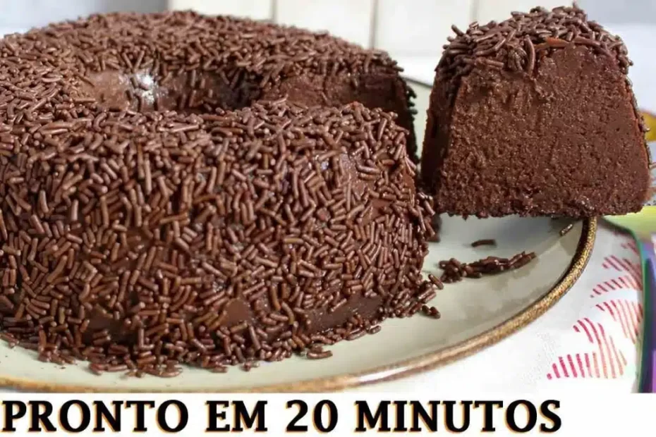 Uma explosão de sabor e indulgência: o brigadeirão cremoso é uma sobremesa icônica da culinária brasileira. Com sua textura aveludada e um irresistível toque de chocolate, esta sobremesa é a escolha perfeita para satisfazer os desejos de doçura.