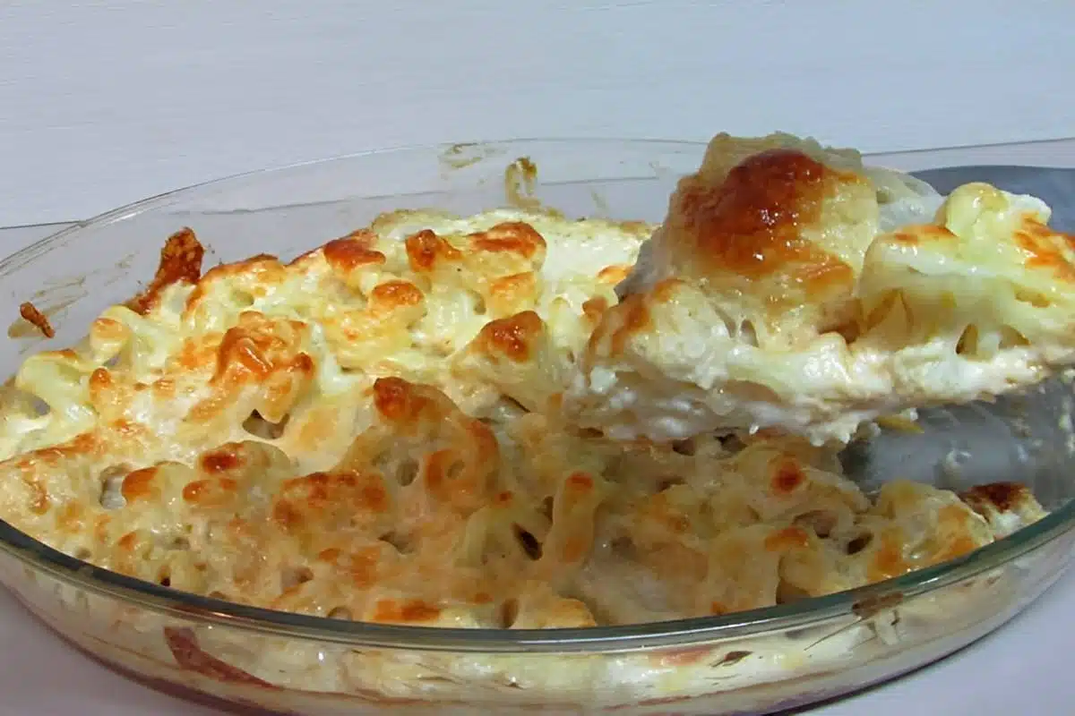 Deliciosa couve-flor gratinada pronta para ser saboreada - uma receita simples e saborosa!