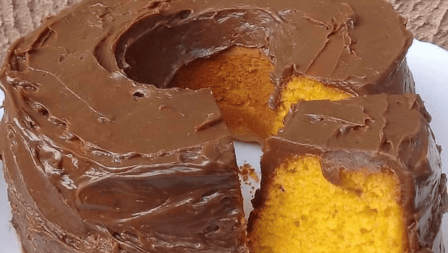 Bolo de Cenoura com Cobertura de Chocolate