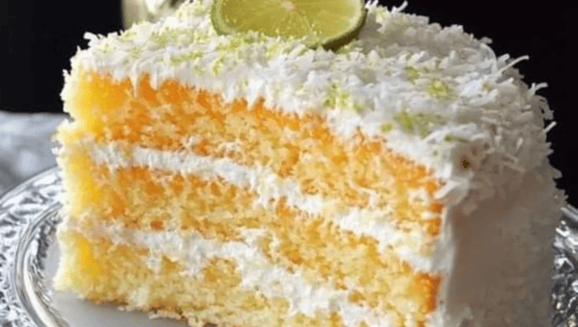 Bolo de Laranja com Creme de Coco e Raspas de Limão